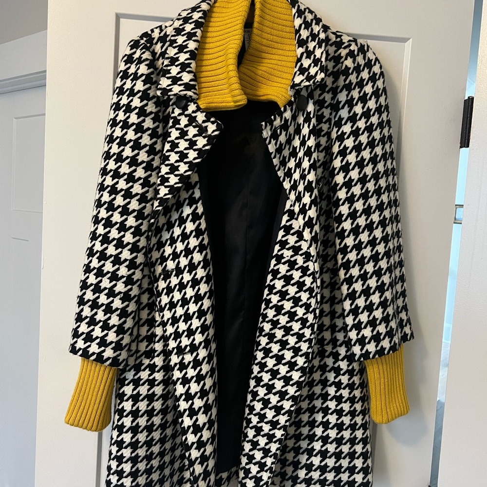 Alice + Olivia Houndstooth Trench Coat with Yellow Collar
